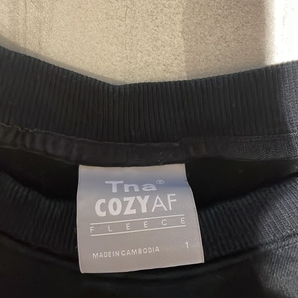 TNA Cozy AF Fleece Crew Neck - Picture 2 of 5